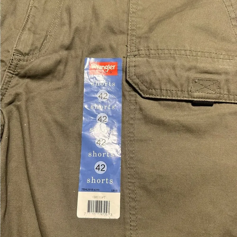 Wrangler Green Utility Cargo Shorts Men’s Size 42 Built in Belt Outdoors Hiking